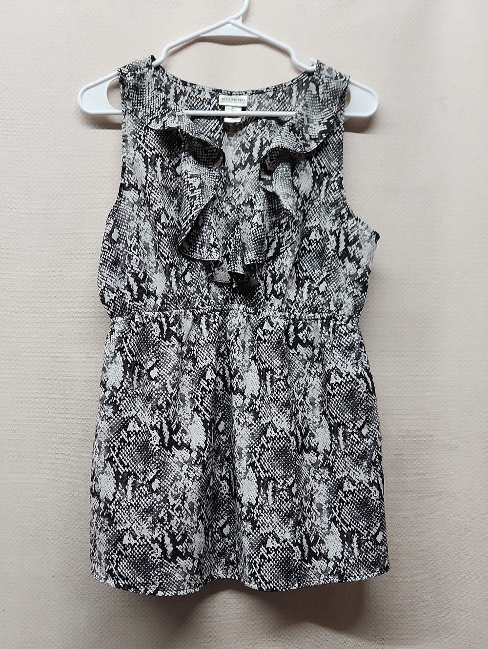 Motherhood Black & White Ruffle Front Casual Dress